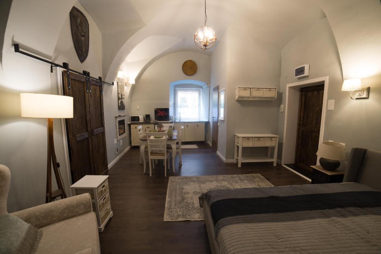 Ultra Central Medieval Apartment Cluj-Napoca Eksteriør bilde